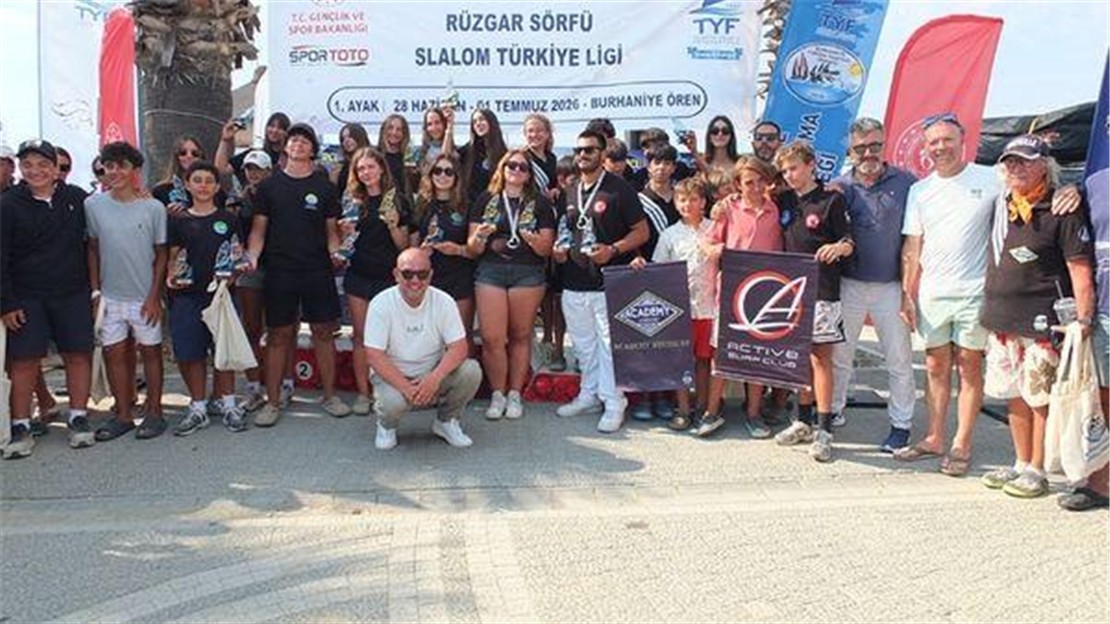 Rüzgar Sörfü Slalom Ligi 1. Ayak Yarışları Burhaniye’de Gerçekleştirildi