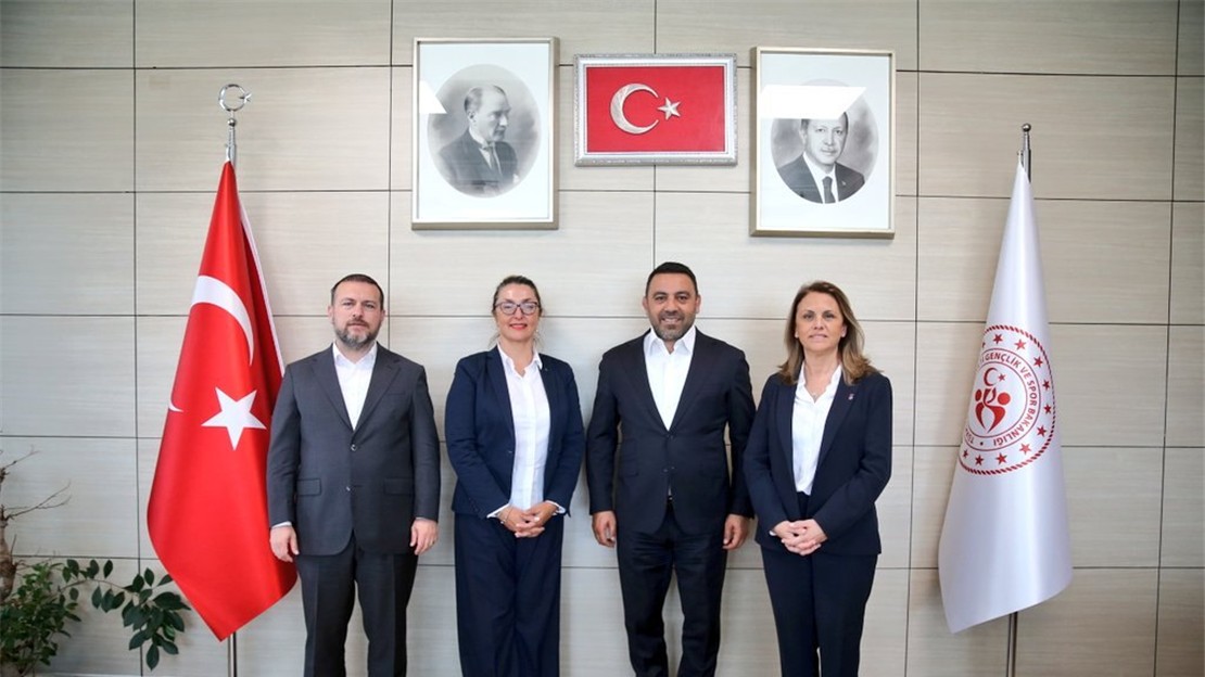 Federasyon Başkanımız Özlem Akdurak ve Avrupa Yelken Federasyonu Başkanı Pınar Coşkuner Genç, Bakan