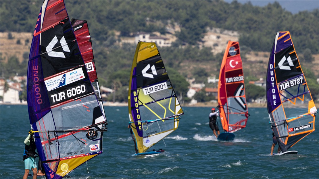2026 TYF Rüzgar Sörfü Slalom Türkiye Ligi 2. Ayak Yarışları Urla’da Başladı 